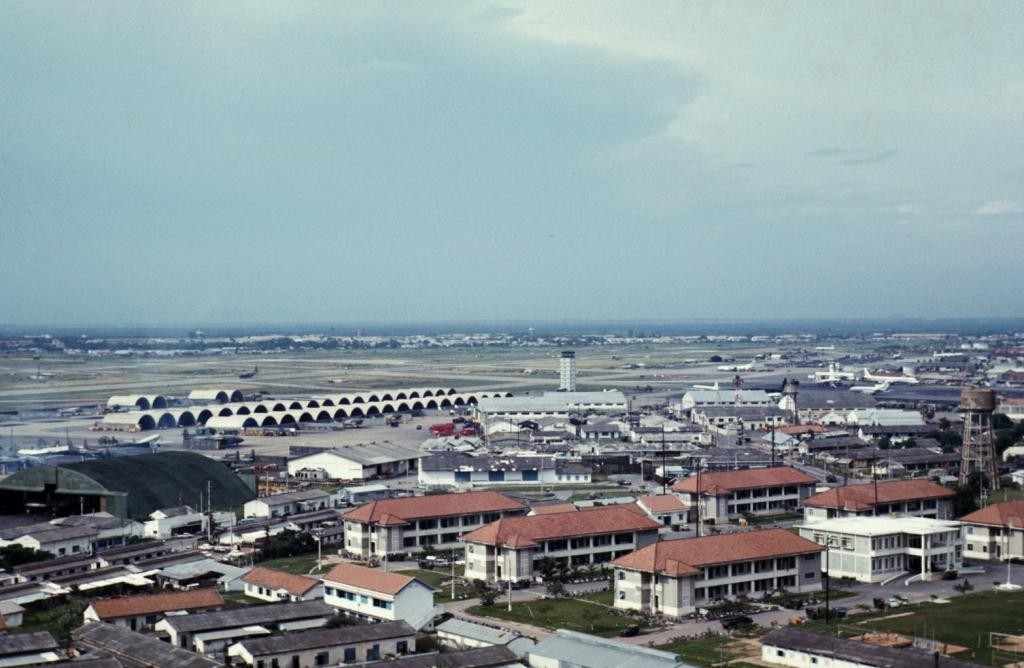 TanSonNhutAirport-SaigonAug1970