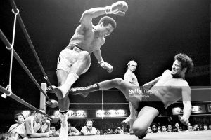 Boxer Muhammad Ali (L) fights with wrestler Antonio Inoki at Nihon Budokan on June 26, 1976 in Tokyo, Japan.